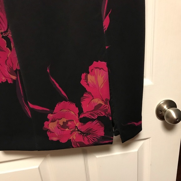 BEAUTIFUL NWT Betsey Johnson Midi Dress. - Picture 4 of 9